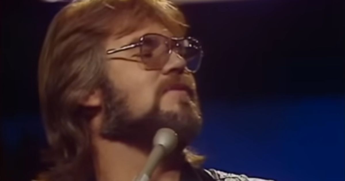 Kenny Rogers & The First Edition – Ruby, Don’t Take Your Love to Town